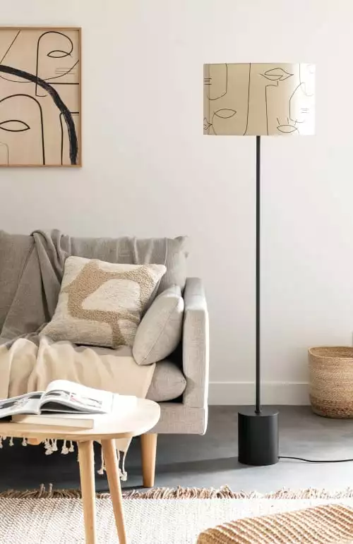 Maisons Du Monde Lampadaires Lampadaire En Métal Noir, Bois D'acacia Et Abat-jour En Coton écru à Motifs Visages H145 3 Maisons Du Monde Lampadaires Lampadaire En Métal Noir, Bois D'acacia Et Abat-jour En Coton écru à Motifs Visages H145 – Image 3