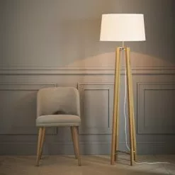 Maisons Du Monde Lampadaires Lampadaire Trépied En Chêne Et Abat-jour Blanc H160 -Luminaires Soldes Boutique lampadaire trepied en chene et abat jour blanc h160 1000 0 16 174471 5