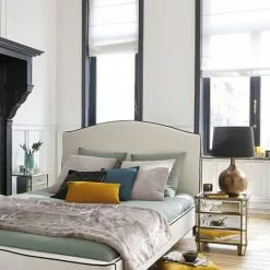 Maisons Du Monde Lampes à Poser Lampe En Métal Doré Patiné Et Abat-jour Noir -Luminaires Soldes Boutique lampe en metal dore patine et abat jour noir 1000 7 17 191036 9