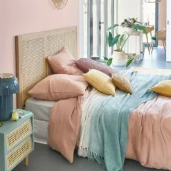 Maisons Du Monde Lampes à Poser Lampe En Métal émaillé Bleu Et Cerclage En Métal Doré -Luminaires Soldes Boutique lampe en metal emaille bleu et cerclage en metal dore 1000 10 20 210555 6