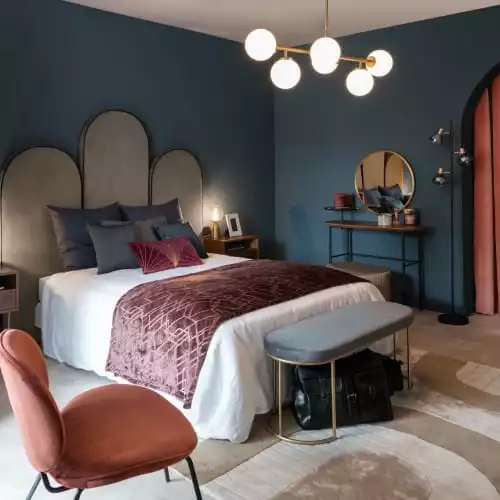 Maisons Du Monde Suspensions Suspension 6 Globes En Verre Opaline Et Métal Doré 4 Maisons Du Monde Suspensions Suspension 6 Globes En Verre Opaline Et Métal Doré – Image 4